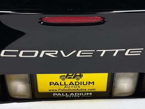 Used 2001 Chevrolet Corvette Convertible w/ Preferred Equipment Group2 RWD image 10