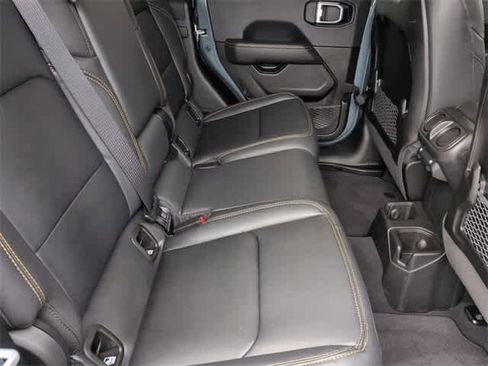 Used 2025 Jeep Gladiator Sport image 21