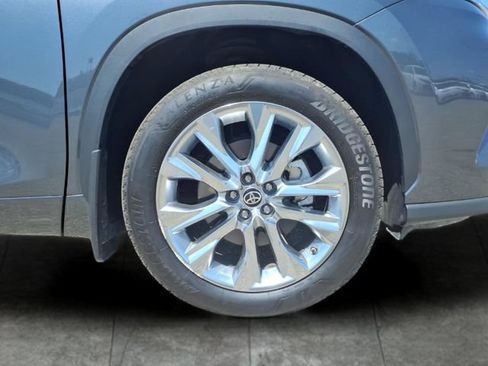 Used 2022 Toyota Highlander Limited AWD/4WD image 9