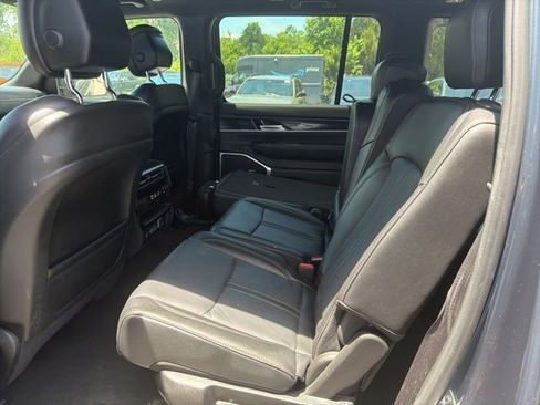 Used 2024 Jeep Wagoneer 4WD w/ Premium Group I image 8