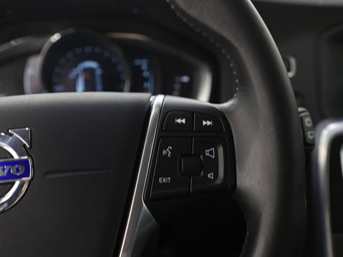 Used 2016 Volvo V60 T5 Cross Country Platinum image 26