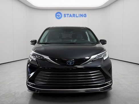 Used 2021 Toyota Sienna Limited FWD image 16