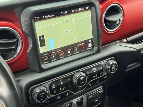 Used 2019 Jeep Wrangler Rubicon w/ Uconnect 4C Nav & Sound Group image 27
