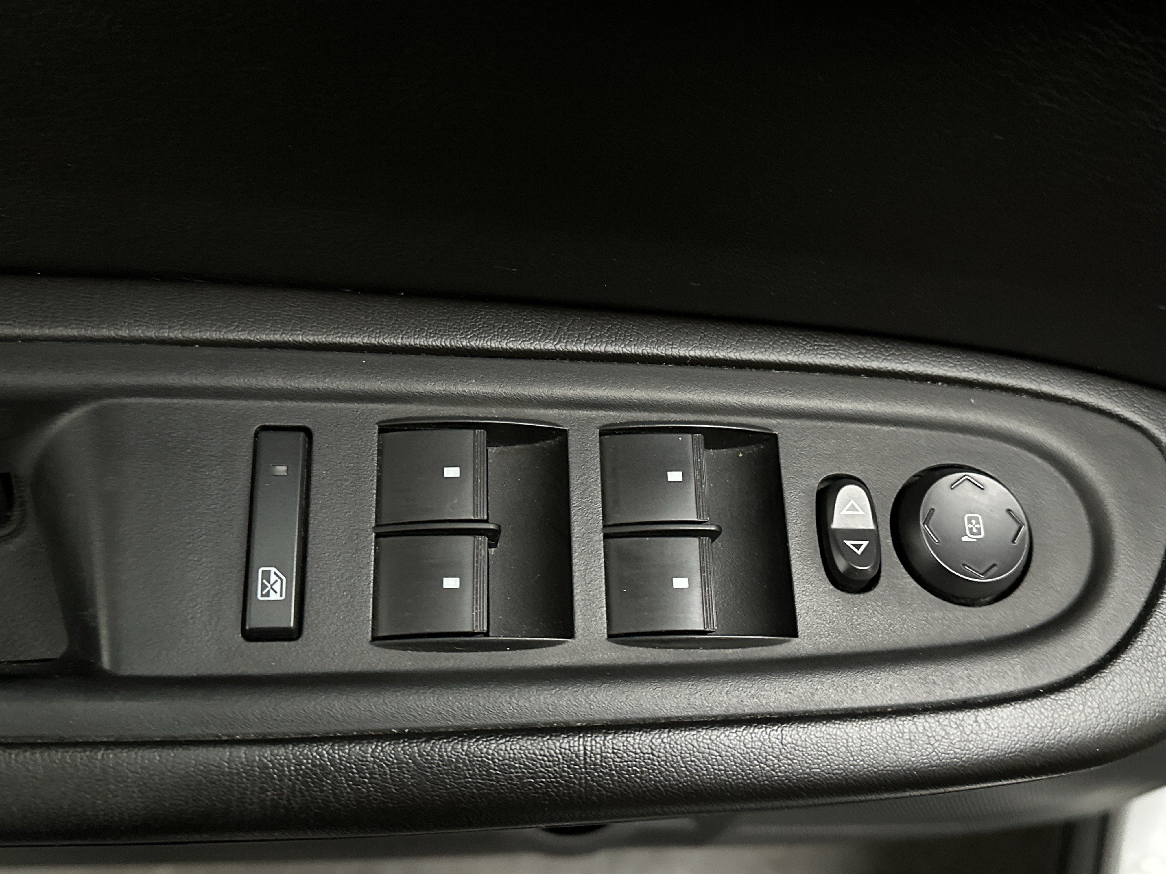 Used 2017 Chevrolet Traverse LT w/ Style and Technology Package FWD image 17