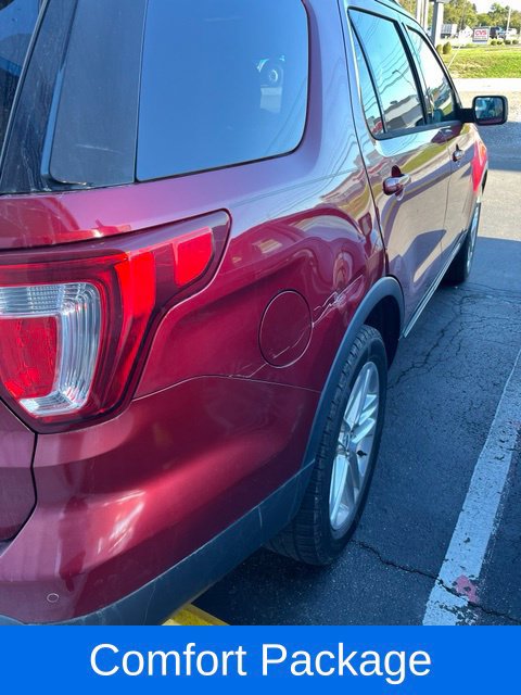Used 2017 Ford Explorer XLT w/ Equipment Group 202A AWD/4WD image 5
