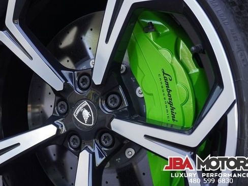 Used 2021 Lamborghini Urus AWD/4WD image 32