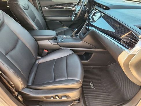 Used 2025 Cadillac XT6 Premium Luxury FWD image 14
