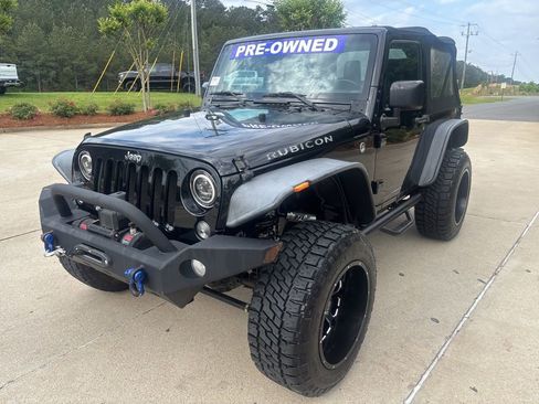 Used 2016 Jeep Wrangler Rubicon w/ Connectivity Group AWD/4WD image 3