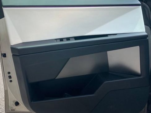 Used 2024 Tesla Cybertruck AWD Crew Cab image 13