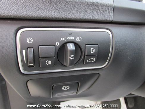 Used 2017 Volvo S60 T5 Inscription image 25