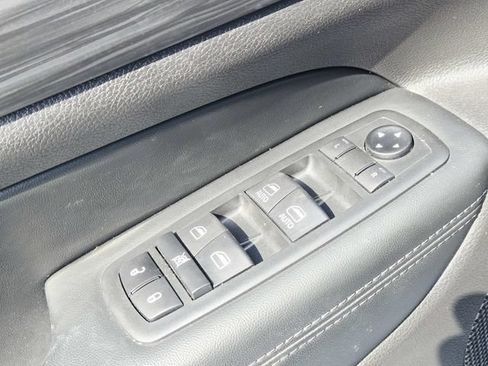 Used 2020 Jeep Grand Cherokee Altitude AWD/4WD image 32
