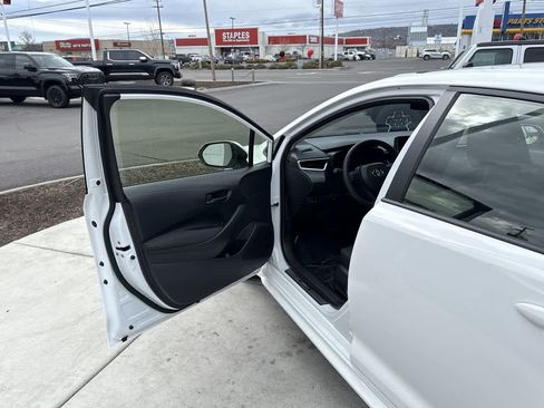 Used 2025 Toyota Corolla LE w/ LE Premium Package image 10