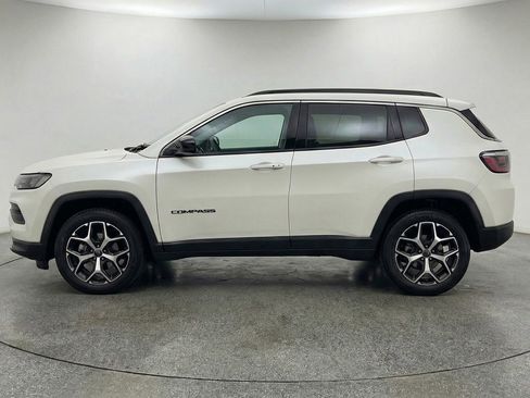 Used 2025 Jeep Compass Limited image 5