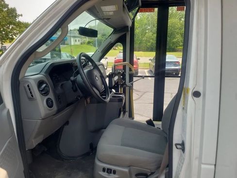 Used 2014 Ford E-350 and Econoline 350 Super Duty image 5