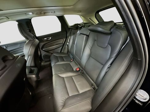 Used 2025 Volvo XC60 B5 Plus image 30