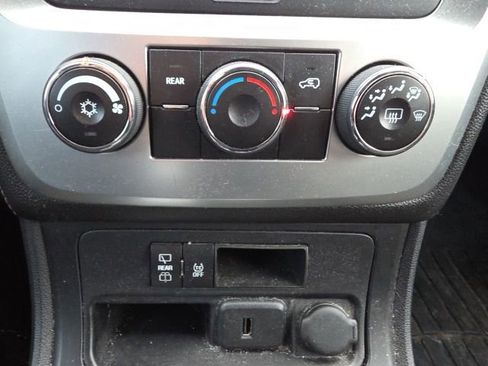 Used 2015 GMC Acadia SLE image 21