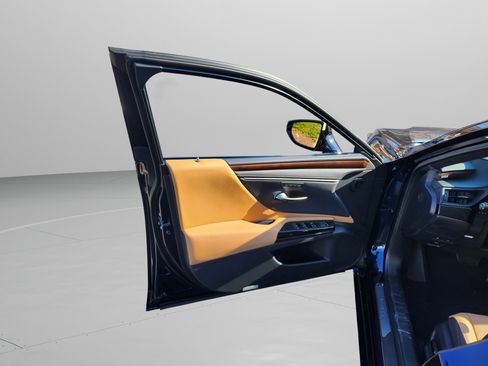 New 2025 Lexus ES 350 w/ Premium Package image 28