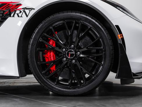 Used 2015 Chevrolet Corvette Z06 w/ 3LZ Preferred Equipment Group RWD image 25