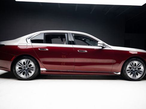 Used 2023 BMW i7 xDrive60 w/ Executive Package 2 image 36