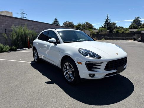 Used 2018 Porsche Macan Sport Edition AWD/4WD image 3