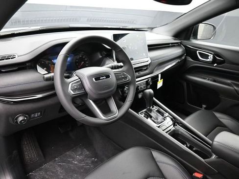 New 2026 Jeep Compass Latitude image 12