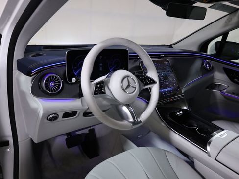 Used 2026 Mercedes-Benz EQE 320 4MATIC SUV image 23