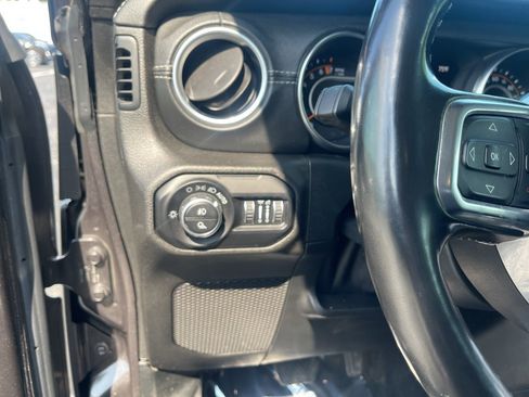Used 2020 Jeep Gladiator Overland w/ Popular Equipment Package AWD/4WD image 17