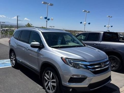Used 2017 Honda Pilot Elite image 2