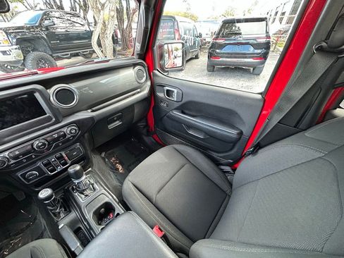 Used 2021 Jeep Wrangler Unlimited Sahara image 11