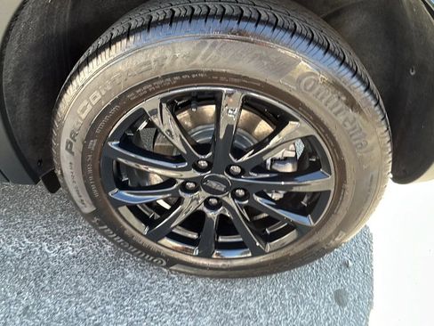 Used 2022 Cadillac XT4 Luxury w/ Cold Weather Package image 30