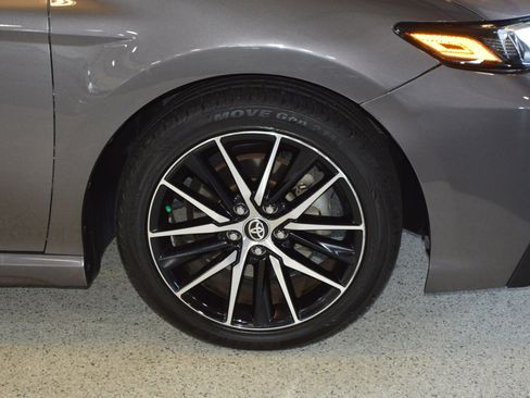 Used 2022 Toyota Camry SE image 9