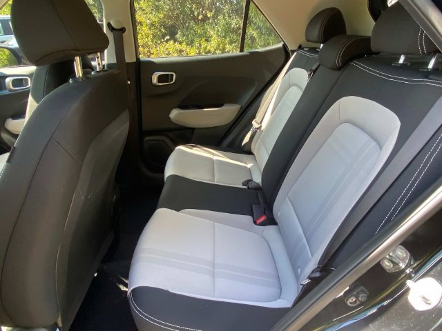 Used 2024 Hyundai Venue SEL FWD image 9
