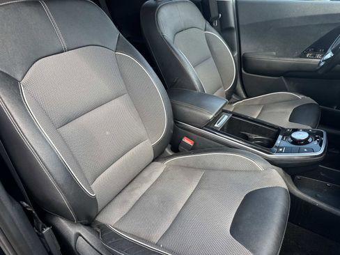 Used 2022 Kia Niro EX image 27