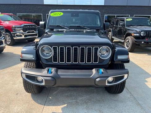 Used 2024 Jeep Wrangler Unlimited Sahara AWD/4WD image 2