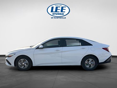 New 2026 Hyundai Elantra SE image 3