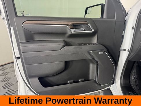 Used 2025 Chevrolet Silverado 1500 LT Trail Boss w/ Dark Appearance Package AWD/4WD image 12