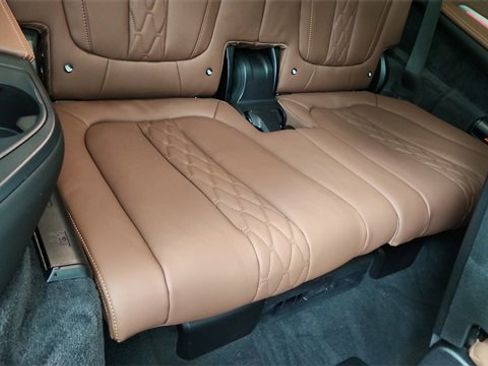 Used 2025 BMW X7 M60i image 30