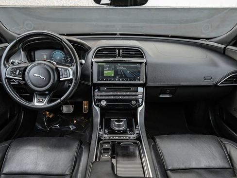 Used 2019 Jaguar XE S image 20