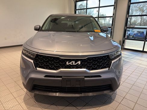 Used 2023 Kia Sorento LX image 8