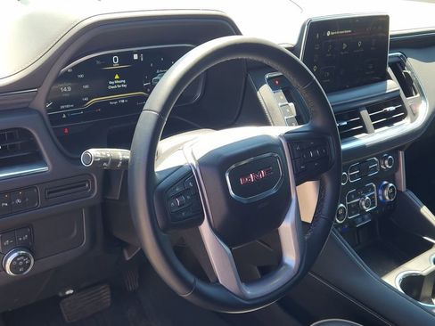Used 2023 GMC Yukon XL SLT AWD/4WD image 5