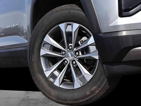 Used 2025 Chevrolet Equinox LT image 3