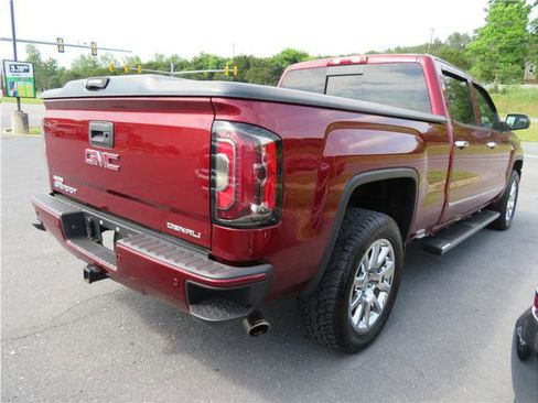 Used 2016 GMC Sierra 1500 Denali w/ Enhanced Driver Alert Package AWD/4WD image 2
