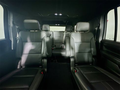 Used 2021 Chevrolet Suburban RST w/ Luxury Package image 13