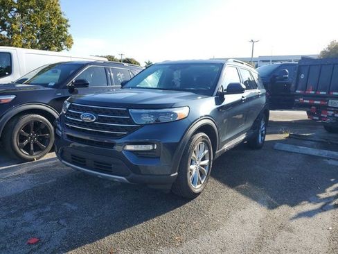 Used 2024 Ford Explorer XLT w/ Equipment Group 202A image 3