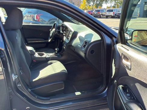 Used 2017 Dodge Charger SE image 24
