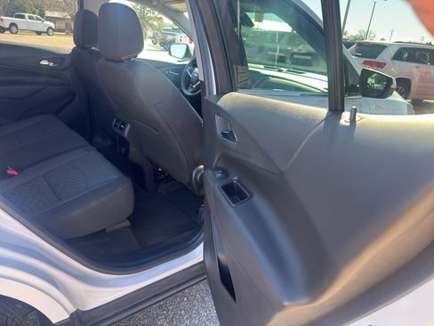 Used 2018 Chevrolet Equinox LT image 17