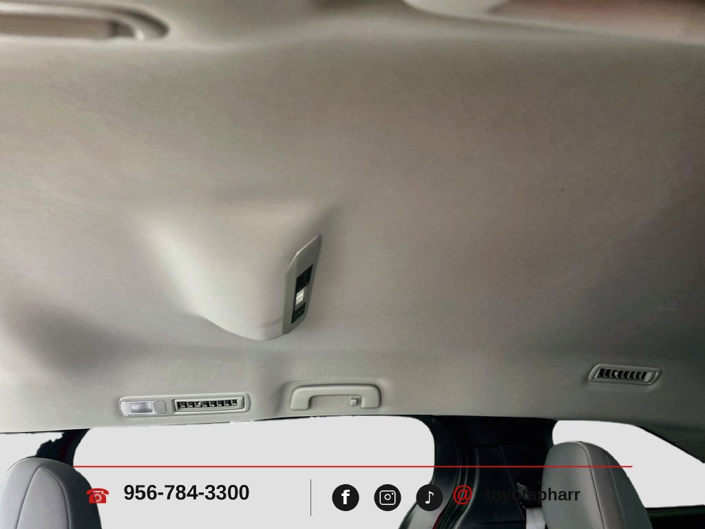 Used 2025 Toyota Sienna LE FWD image 16