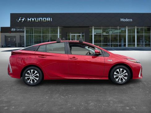 Used 2020 Toyota Prius Prime XLE image 4
