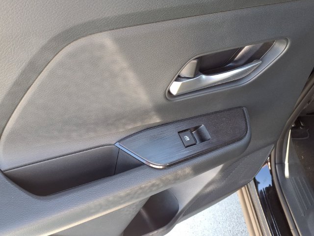 Certified 2025 Nissan Kicks SV AWD/4WD image 19