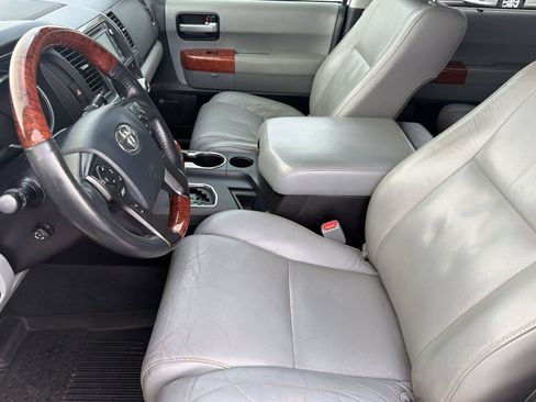 Used 2019 Toyota Sequoia Platinum AWD/4WD image 5